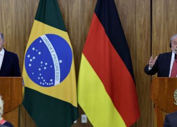 "Democracia brasileira foi capaz de resistir", diz chanceler alemão