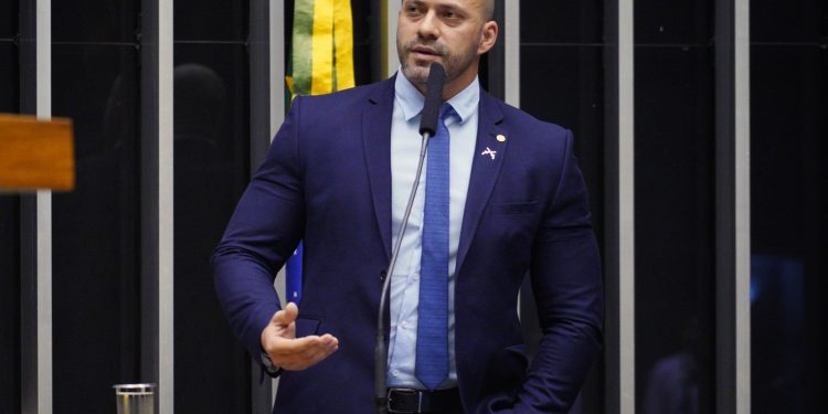 Audiência de custódia mantém prisão de Daniel Silveira