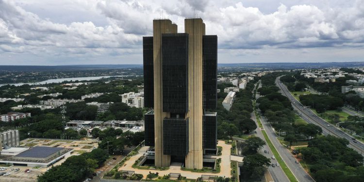 Copom mantém juros básicos da economia em 13,75% ao ano