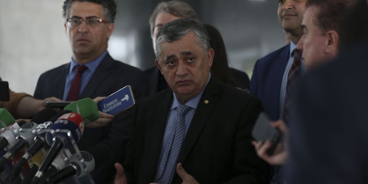 Reforma tributária pode ser votada até final do ano, diz Guimarães